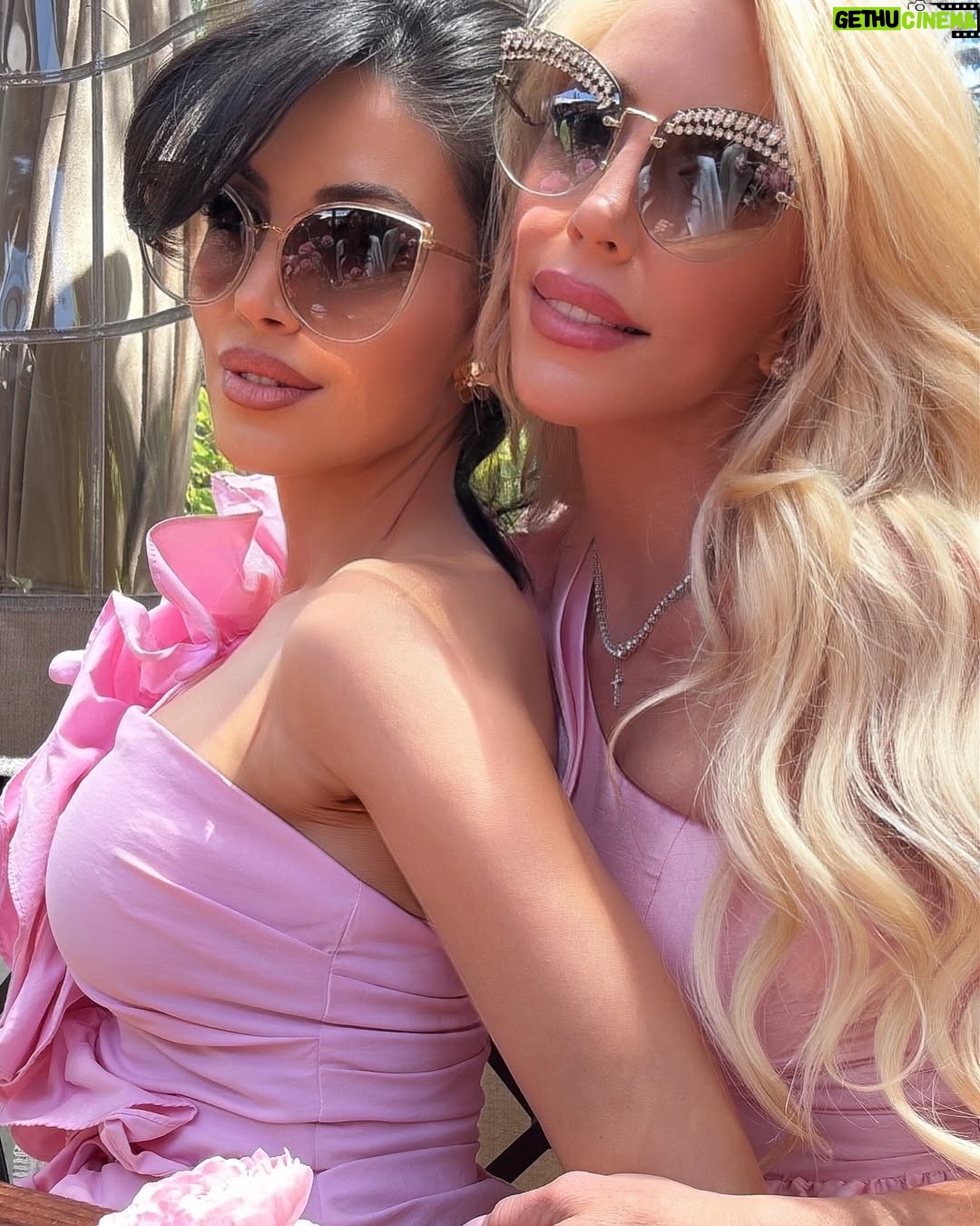 Leyla Milani - 17.7K Likes - Closed out April with a grateful heart surrounded by these beautiful souls I call my friends. We’ve known each other and have celebrated each other for over a decade. A lot of times I get asked what is the key to finding a great group of supportive, loving friends, and I always say, it starts with you. You have to be that exact version of the friend that you’re seeking. You must embody all those beautiful qualities yourself first in order to attract like-minded souls. Anyway, I love you guys & thank you for all your beautiful birthday messages. 🌸🌸🌸