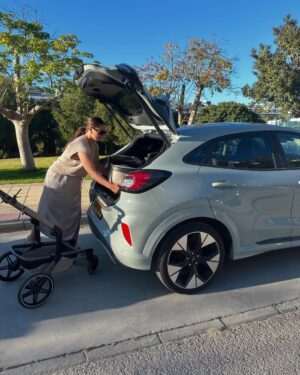 Lieke Martens Instagram - Enough space for the whole family 👶🏻👫🐶 @fordnederland