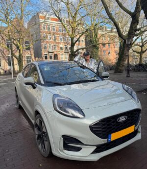 Lieke Martens Instagram - So happy met mijn nieuwe Ford Puma, de kleur Cactus Grey staat hem echt goed! Binnenkort laat ik jullie zien wat de Puma tot zo’n fijne gezinsauto maakt @fordnederland 🧑‍🧑‍🧒🤗