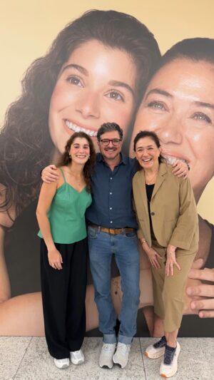 Lilia Cabral Instagram - Obrigada por tudo Recife, foi lindo! Próxima parada: São Paulo! Estreamos dia 27 de junho no @teatrofaap ✈️ 🩵