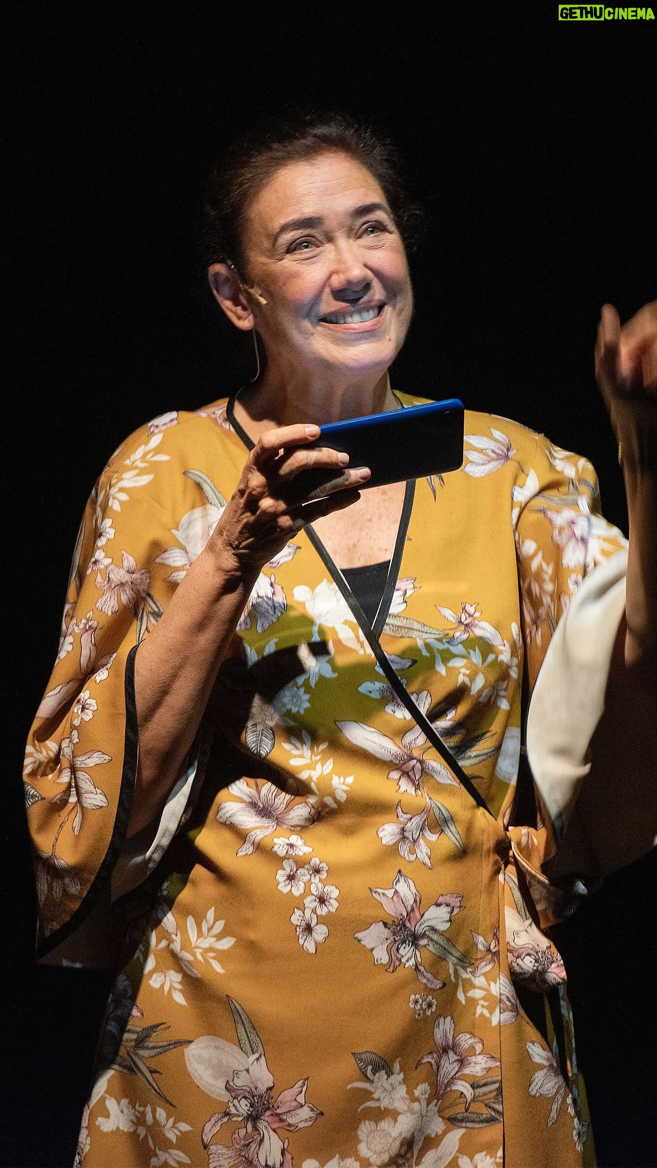 Lilia Cabral - 2.2K Likes - A Lista” estreia no Teatro FAAP em 27 de junho!
Estrelada por Lilia Cabral e Giulia Bertolli, o espetáculo se passa no coração de Copacabana, onde uma aposentada e sua jovem vizinha criam uma conexão inesperada que transforma suas vidas. Entre risos, lágrimas e descobertas, “A Lista” fala sobre afeto, solidão e o poder dos encontros que mudam tudo.
Sessões: sextas e sábados, às 20h | domingos, às 17h
Garanta seu ingresso pelo link na bio!
#NaFAAP #TeatroFAAP #ALista #TeatroBrasileiro