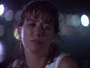 Lilia Cabral Instagram - HISTÓRIA DE AMOR (1995/96) 🎥📺- Sheila literalmente queima suas lembranças de Carlos. Uma personagem cheia de nuances, uma antagonista de respeito. @lilia_cabral em um de seus melhores momentos na televisão. De Manoel Carlos com direção geral de @ricardowaddington. No ar na Edição Especial e disponível no @globoplay.