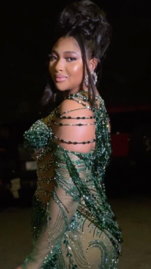 Lilian Esoro Instagram - Green remains my Fav. 💚

Makeup- @bibyonce 
Outfit- @lara.evelyn.designs 
Clutch x Shoes - @thepoloavenue 

#amvca2023  #amvca9 #amvca @africamagic