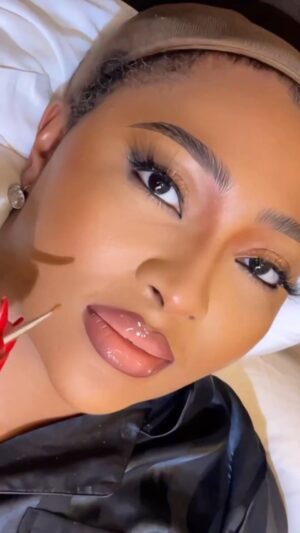 Lilian Esoro Instagram - Birthday Gurlll living her best life 😍❤️❤️🥂🥂 
Happy birthday @lilianesoroo 💋💋❤️

But first. Give it up for that skinnnn!!!!
@liocaskin too sabi. 🥰🥰🥰👌👌

Makeup by the baddest. My main chick @bibyonce
