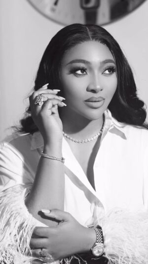 Lilian Esoro Instagram -  1 🎂 

Grateful for many blessings 🙏

💄 ~ @bibyonce 

💇‍♀️ ~ @liocahair 

📸 ~ @bibyonce