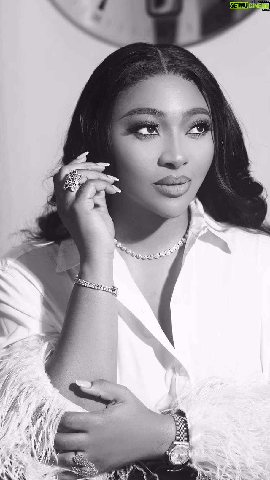 Lilian Esoro - 16.3K Likes - 1 🎂
Grateful for many blessings 🙏
💄 ~ @bibyonce
💇♀️ ~ @liocahair
📸 ~ @bibyonce