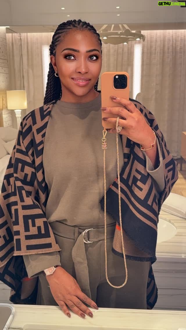 Lilian Esoro - 3K Likes - Loving my braids by @liocaofficial
The nail tech @liocaofficial convinced me to try a different nail polish, I think I am loving it. 😍
Loving my glowing skin by @liocaskin