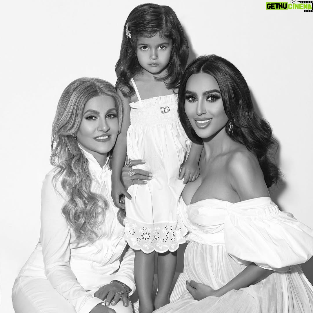 Lilly Ghalichi - 0 Likes - Motherhood is watching your heart live outside your body ❤️ the greatest privilege of my life, and so beyond grateful to mine and thankful for my mother in law.
📸 by @bethanngreenberg
