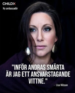 Lisa Nilsson Instagram - Nu är det officiellt. Jag blir en av de stolta ambassadörerna för @childxfoundation och kommer att hjälpa till att synliggöra frågan om sexuell exploatering av barn och arbetet med att motverka att barn utnyttjas. 

Repost ChildX:
Nu presenterar vi nästa ambassadör: 
Lisa Nilsson! ❤️ 

Hon är en av Sveriges mest folkkära röster – och en person som inte tvekar att tala om det svåra. Med ett livslångt engagemang för barns rättigheter, förankrat i både egna erfarenheter och möten med barn världen över, kliver Lisa Nilsson nu fram som ambassadör för ChildX.

– Den sexuella kränkningen är särskilt förödande med så djupa och långlivade efterverkningar hos ett barn och en människa. Att vuxna människor utnyttjar barn för egen vinning är avskyvärt och måste stoppas, säger Lisa.

Läs en längre intervju med Lisa på vår hemsida 📍 

Under våren och sommaren presenterar vi 25 ambassadörer som tillsammans bryter tystnaden och stärker kampen mot sexuell exploatering och människohandel av barn. Lisa är den andra vi lyfter – men fler modiga röster väntar.

Vill du vara med och göra skillnad? Bli månadsgivare och hjälp oss nå vårt mål på 250 månadsgivare under 2025 👉 childx.se

Tillsammans för att barns kroppar aldrig ska vara till salu 💛