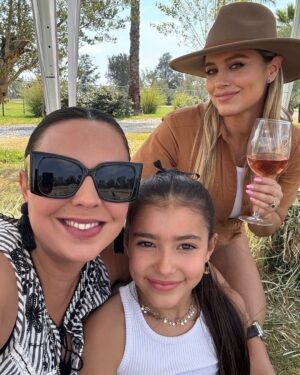 Lola Ponce Instagram - 🤍🐎🌿🇲🇽 𝙰𝙼𝙾𝚁
Momentos en familia… 
naturaleza y mucho polo… 💫
@vinedossanlucas @aarondiaz
@karimechequer  @realgirlstv @alfredorenterialv 💫