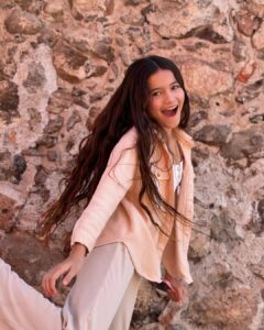 Actress Lola Ponce HD Photos and Wallpapers April 2025