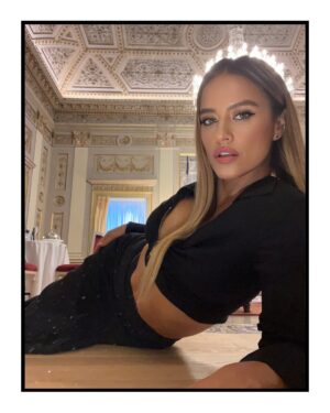 Lola Ponce Instagram - 🇮🇹🎬🎥 Preparatevi… 
Perché presto vi racconterò una storia che sarà… wow wow wow 💃😎 
C’è Premio 🏆 chi indovina?

Get ready... 
Because soon… 
I will tell you a story that will be...❤️‍🔥
Is there a prize for those who guess…
🥰😎🇮🇹🎬🎥🏆