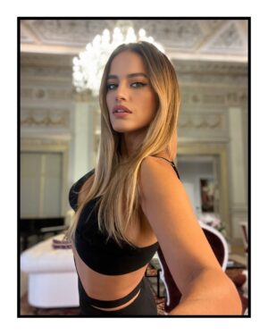 Lola Ponce Instagram - 🇮🇹🎬🎥 Preparatevi… 
Perché presto vi racconterò una storia che sarà… wow wow wow 💃😎 
C’è Premio 🏆 chi indovina?

Get ready... 
Because soon… 
I will tell you a story that will be...❤️‍🔥
Is there a prize for those who guess…
🥰😎🇮🇹🎬🎥🏆
