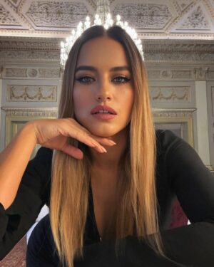 Lola Ponce Instagram - 🇮🇹🎬🎥 Preparatevi… 
Perché presto vi racconterò una storia che sarà… wow wow wow 💃😎 
C’è Premio 🏆 chi indovina?

Get ready... 
Because soon… 
I will tell you a story that will be...❤️‍🔥
Is there a prize for those who guess…
🥰😎🇮🇹🎬🎥🏆