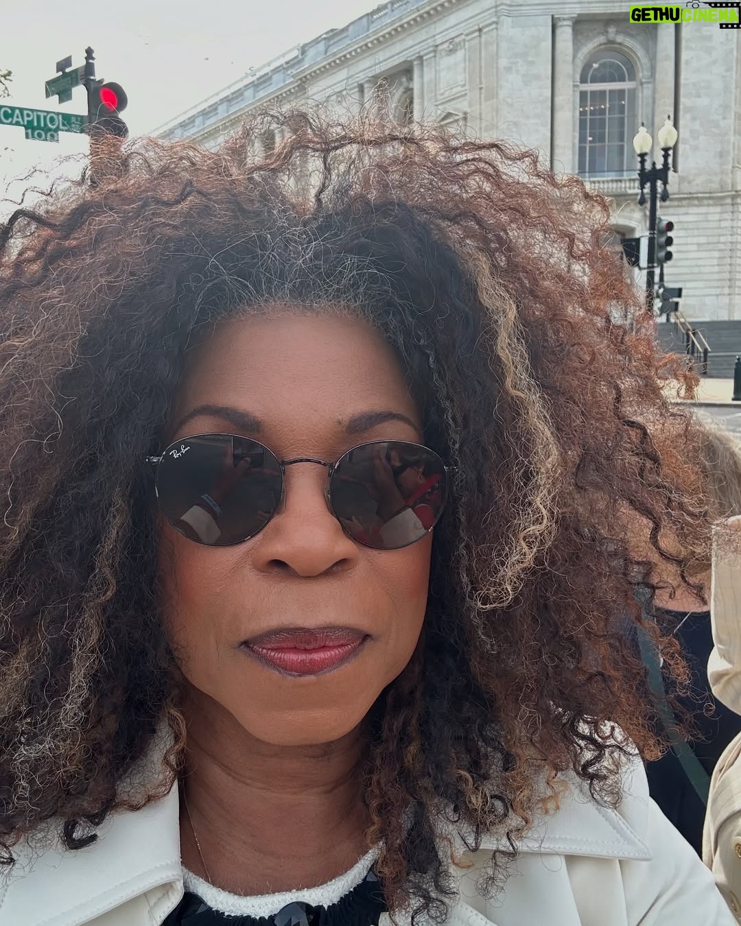 Lorraine Toussaint - 6.8K Likes - Joined @thecreativecoalition on Capitol Hill yesterday to secure NEA funding for The Arts.
#artsday2025
#righttobeararts