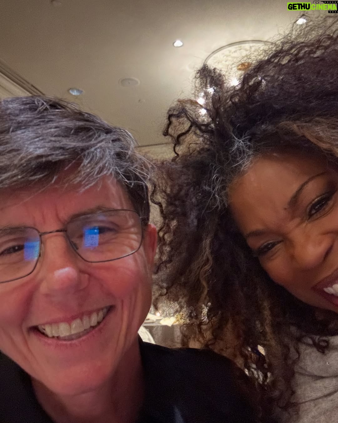 Lorraine Toussaint - 6.8K Likes - Joined @thecreativecoalition on Capitol Hill yesterday to secure NEA funding for The Arts.
#artsday2025
#righttobeararts