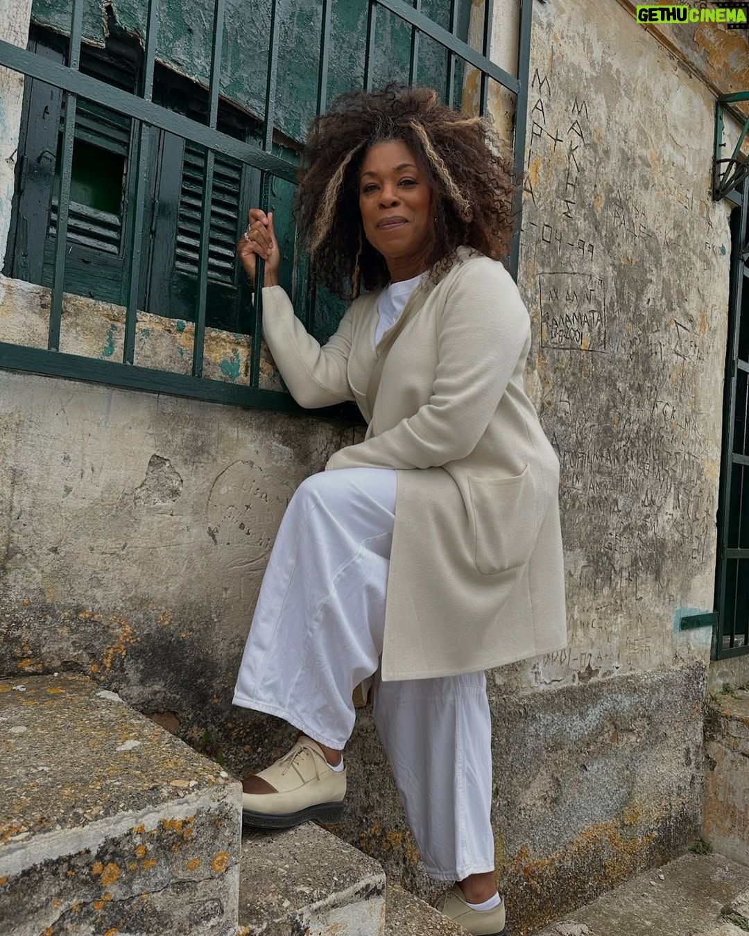 Lorraine Toussaint - 5.5K Likes - Happy Easter. 🤍