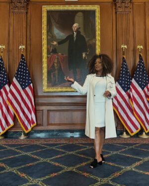 Lorraine Toussaint Instagram - Joined @thecreativecoalition on Capitol Hill yesterday to secure NEA funding for The Arts.

#artsday2025
#righttobeararts