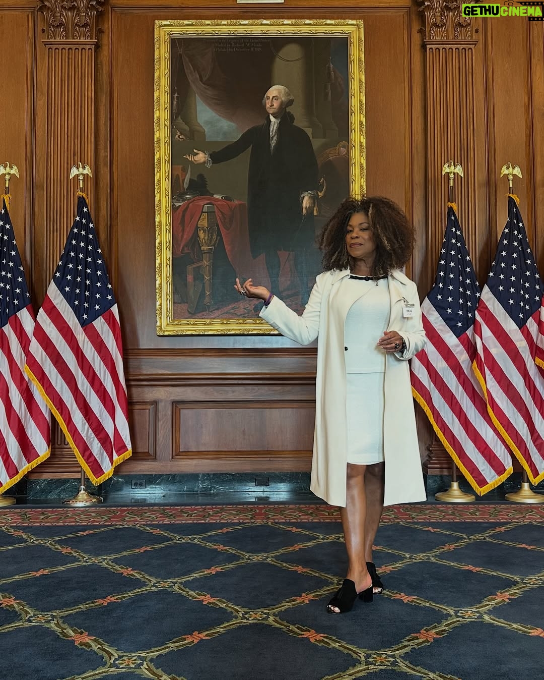 Lorraine Toussaint - 6.8K Likes - Joined @thecreativecoalition on Capitol Hill yesterday to secure NEA funding for The Arts.
#artsday2025
#righttobeararts