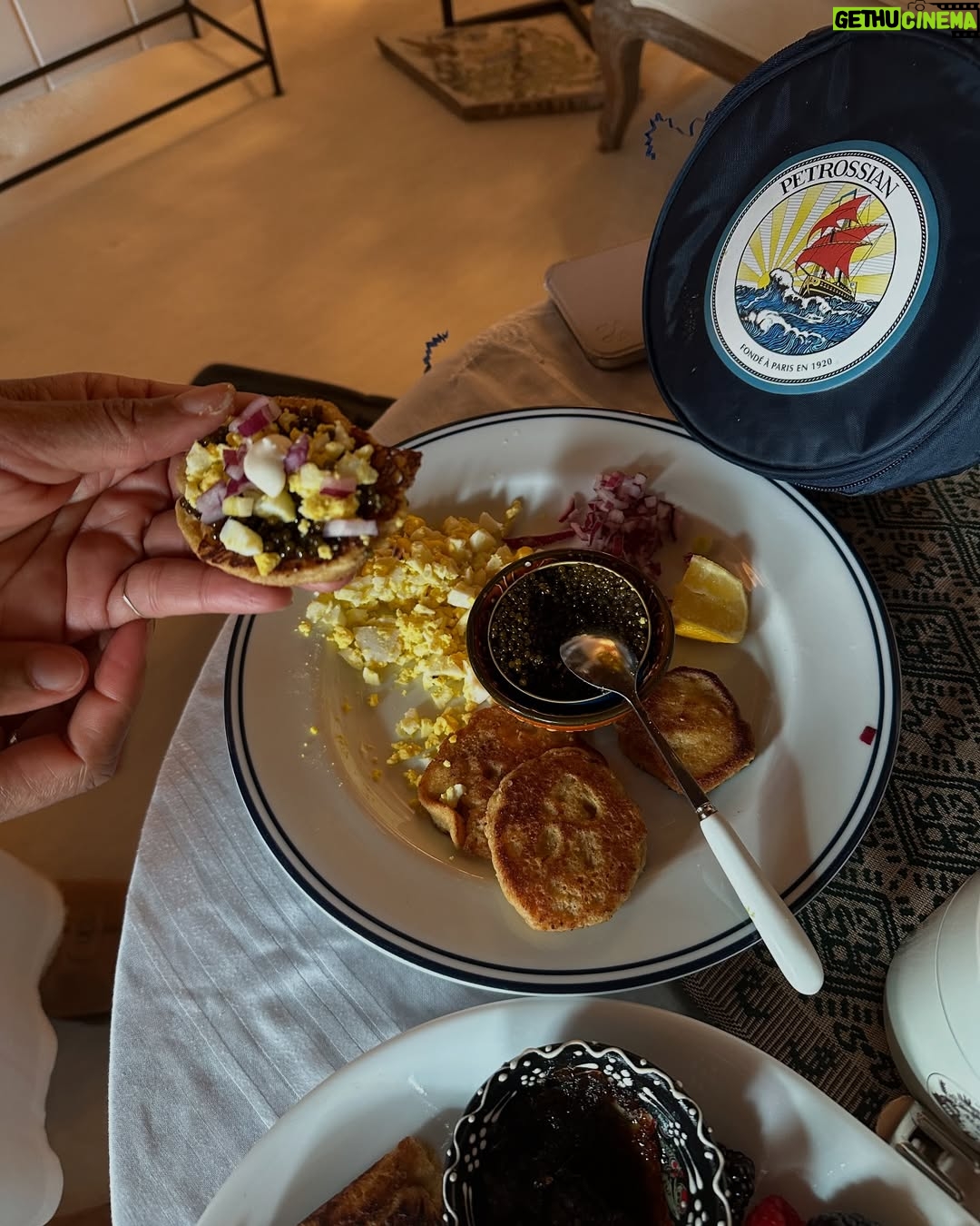 Lorraine Toussaint - 7.5K Likes - I woke up to this perfect birthday breakfast from my girl. So Blessed!!! 🤍
