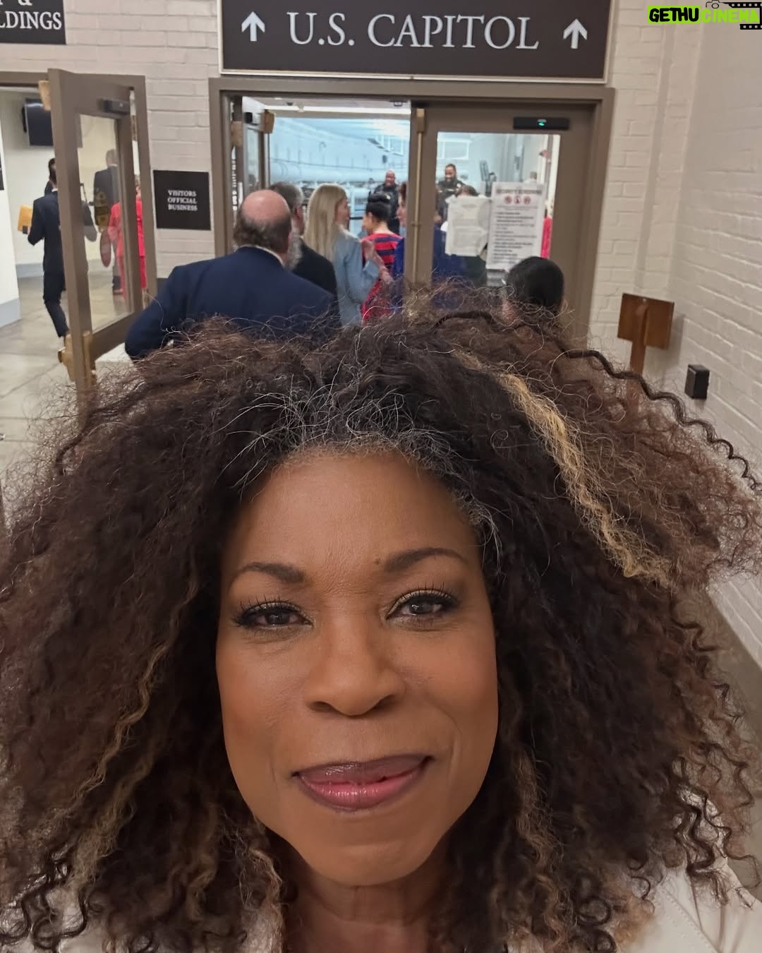 Lorraine Toussaint - 6.8K Likes - Joined @thecreativecoalition on Capitol Hill yesterday to secure NEA funding for The Arts.
#artsday2025
#righttobeararts