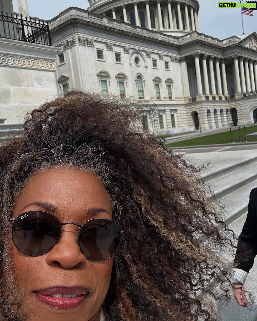 Lorraine Toussaint - 6.8K Likes - Joined @thecreativecoalition on Capitol Hill yesterday to secure NEA funding for The Arts.
#artsday2025
#righttobeararts