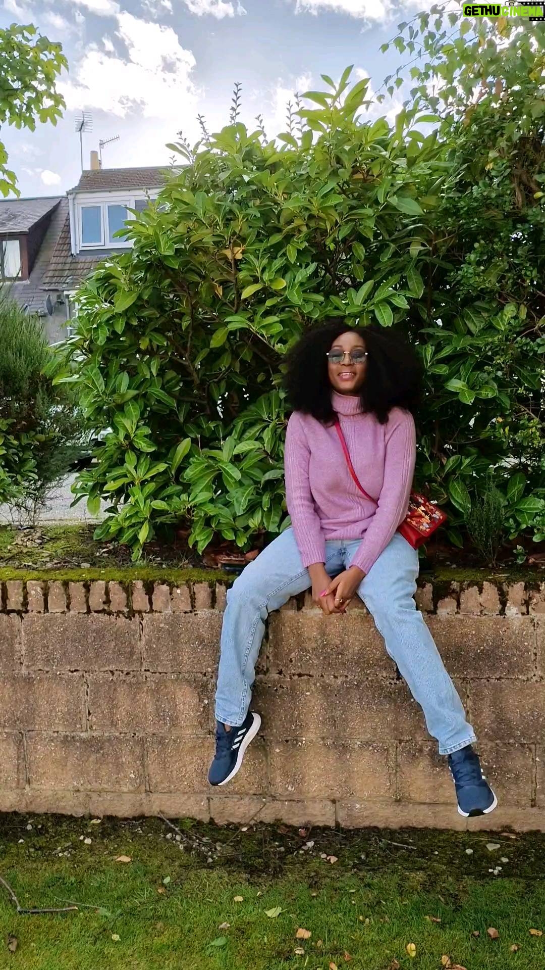 Lota Chukwu - 4.4K Likes - My vibe right now is just living life. Genuinely, happily, honestly, authentically as my truest self. With no pressure....except those I place on myself... and I'm lifting those, one at a time
Also, learning how to make transitions on my reels.
🤣
