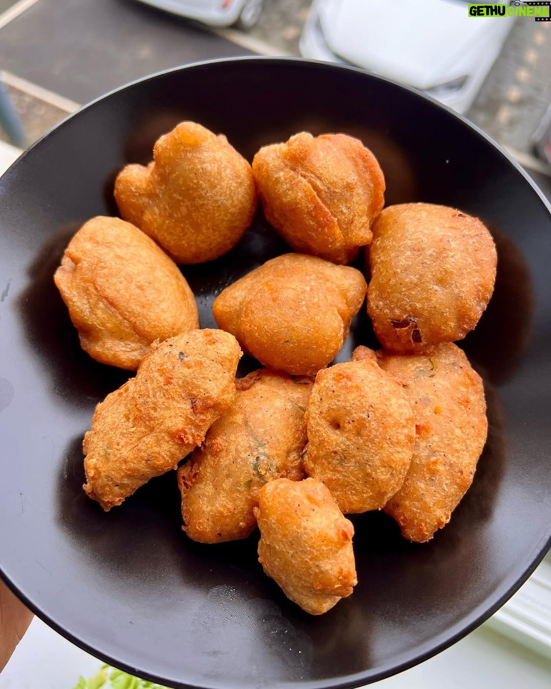 Lota Chukwu - 1.8K Likes - The other day, on impulse, I added cheese to akara.. today I tried it both ways: the regular way (which was perfectly crunchy on the outside and yummy on the inside), and my new favorite; cheesy akara. Used both mozzarella and cheddar this time, and added basil!!! It. Was. Divine!
Feel free to try this. Worth it.