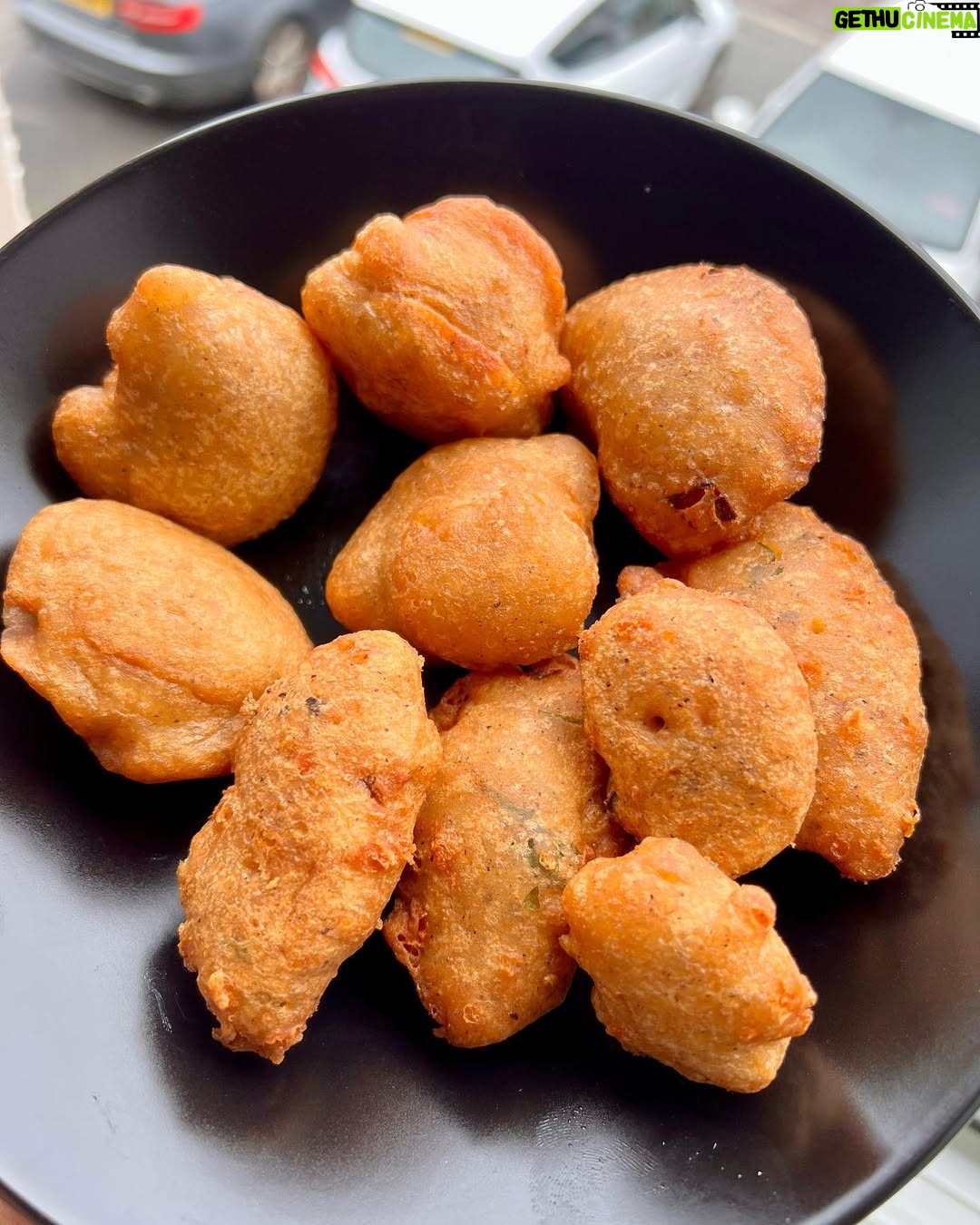 Lota Chukwu - 1.8K Likes - The other day, on impulse, I added cheese to akara.. today I tried it both ways: the regular way (which was perfectly crunchy on the outside and yummy on the inside), and my new favorite; cheesy akara. Used both mozzarella and cheddar this time, and added basil!!! It. Was. Divine!
Feel free to try this. Worth it.