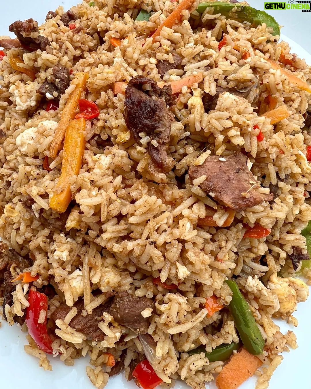 Lota Chukwu - 2.1K Likes - So I did a thing with left over suya…
Ladies and gentlemen.. I present to you… suya stir fry. The future of leftover suya 🥂🥂 let noodles rest small.