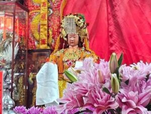 Lotus Wang Instagram - 昨晚吉時 #白沙屯拱天宮天上聖母迎駕🙏
進香🙏❤️
媽祖慈悲滿滿的感動🙏
保祐眾生平安吉祥🙏

#我是保庇天后王彩樺
#蛇年發大財
#願你一切吉祥如意
#蛇出來了