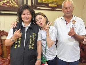 Lotus Wang Instagram - 昨晚吉時 #白沙屯拱天宮天上聖母迎駕🙏
進香🙏❤️
媽祖慈悲滿滿的感動🙏
保祐眾生平安吉祥🙏

#我是保庇天后王彩樺
#蛇年發大財
#願你一切吉祥如意
#蛇出來了