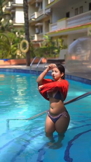 Lucky Rajor Instagram - Kaisi lag rhi hu😌💋

#luckyrajor