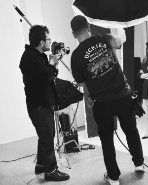 Luisa Ranieri Instagram - 24 ore a milano , due shooting , tante risate con il mio team e as usual  poche foto…… 🤣@nikipinna @domenicaricciardi @emmaa.zingaretti @mauracantatore @gloriaripamonti