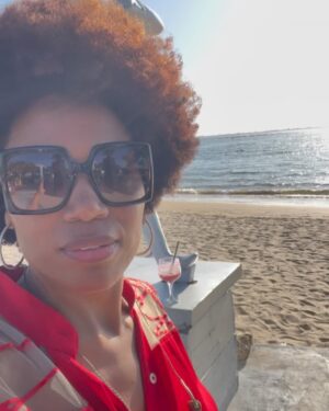Lura Instagram - Mais uma visita a Angola. Esta terra que tem um lugar tão especial no meu coração. As pessoas, a gastronomia, a música, os músicos, os artistas. Foi a convite da minha querida @eneida_marta que também convidou a lindíssima @perola_pearl para juntas celebrar-mos os seus 25 anos de carreira a cantar Guiné Bissau ❤️💚 
💛

@club_s
@ruisilvarbs 
@eduardopaim_oficial 
@poloncv