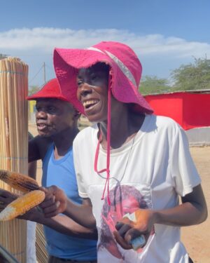 Lura Instagram - Mais uma visita a Angola. Esta terra que tem um lugar tão especial no meu coração. As pessoas, a gastronomia, a música, os músicos, os artistas. Foi a convite da minha querida @eneida_marta que também convidou a lindíssima @perola_pearl para juntas celebrar-mos os seus 25 anos de carreira a cantar Guiné Bissau ❤️💚 
💛

@club_s
@ruisilvarbs 
@eduardopaim_oficial 
@poloncv