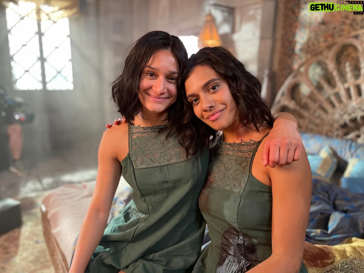 Madeleine Madden - 15.9K Likes - And of course, the people who truly made the magic, our crew.
It is the people you get to work with that is the absolute joy of this job.
Whether it was 50 degree days in the desert or a frosty night shoot, our crew have always been in the trenches with us and gave their all.
Regardless of what we were up against, their quality of work and care for us never faltered.
@thewheeloftime @primevideo
#thewheeloftime