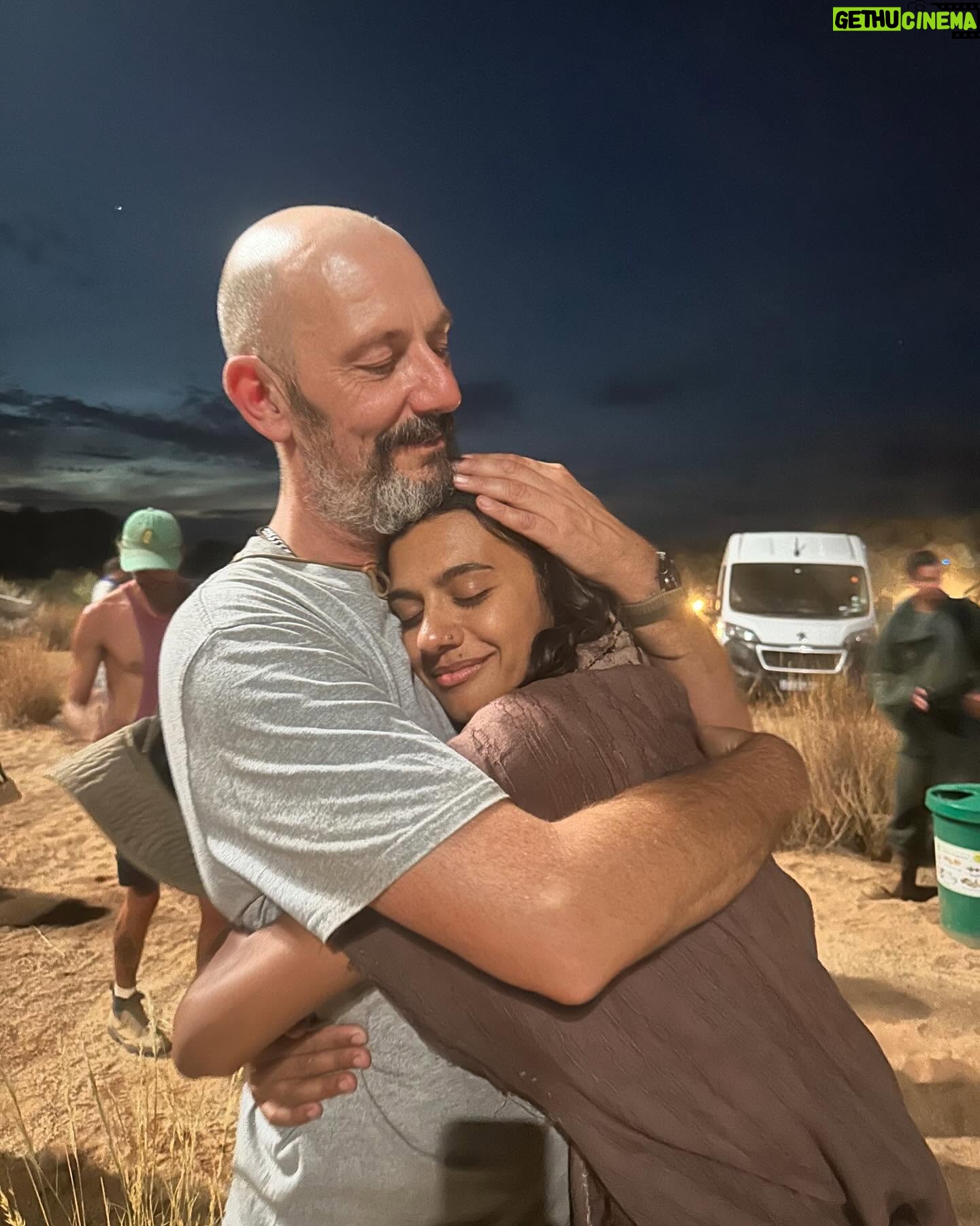 Madeleine Madden - 11.1K Likes - Taking Water and Shade with some pretty special people in the Aiel Waste.
I’m truly blown away with how our new cast members @bjoern_landberg @nukakacosterwaldau @natasha_culzac @sjostrand.set @salomesomething have brought so much colour to this show and how they brought the Aiel, kicking and screaming into the @thewheeloftime 👊🏾
@thewheeloftime @primevideo
#thewheeloftime