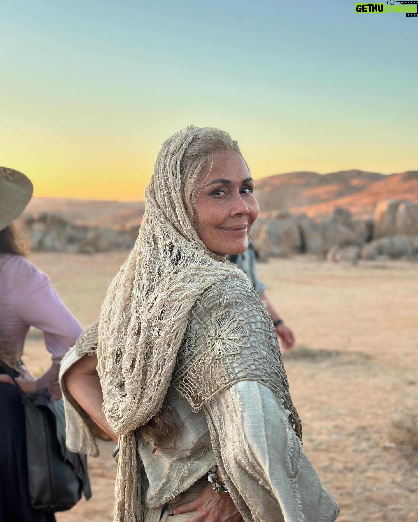 Madeleine Madden - 11.1K Likes - Taking Water and Shade with some pretty special people in the Aiel Waste.
I’m truly blown away with how our new cast members @bjoern_landberg @nukakacosterwaldau @natasha_culzac @sjostrand.set @salomesomething have brought so much colour to this show and how they brought the Aiel, kicking and screaming into the @thewheeloftime 👊🏾
@thewheeloftime @primevideo
#thewheeloftime