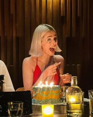 Madgal Instagram - This is what 30 looks like 🎂 🎉 
سی سالم شد.