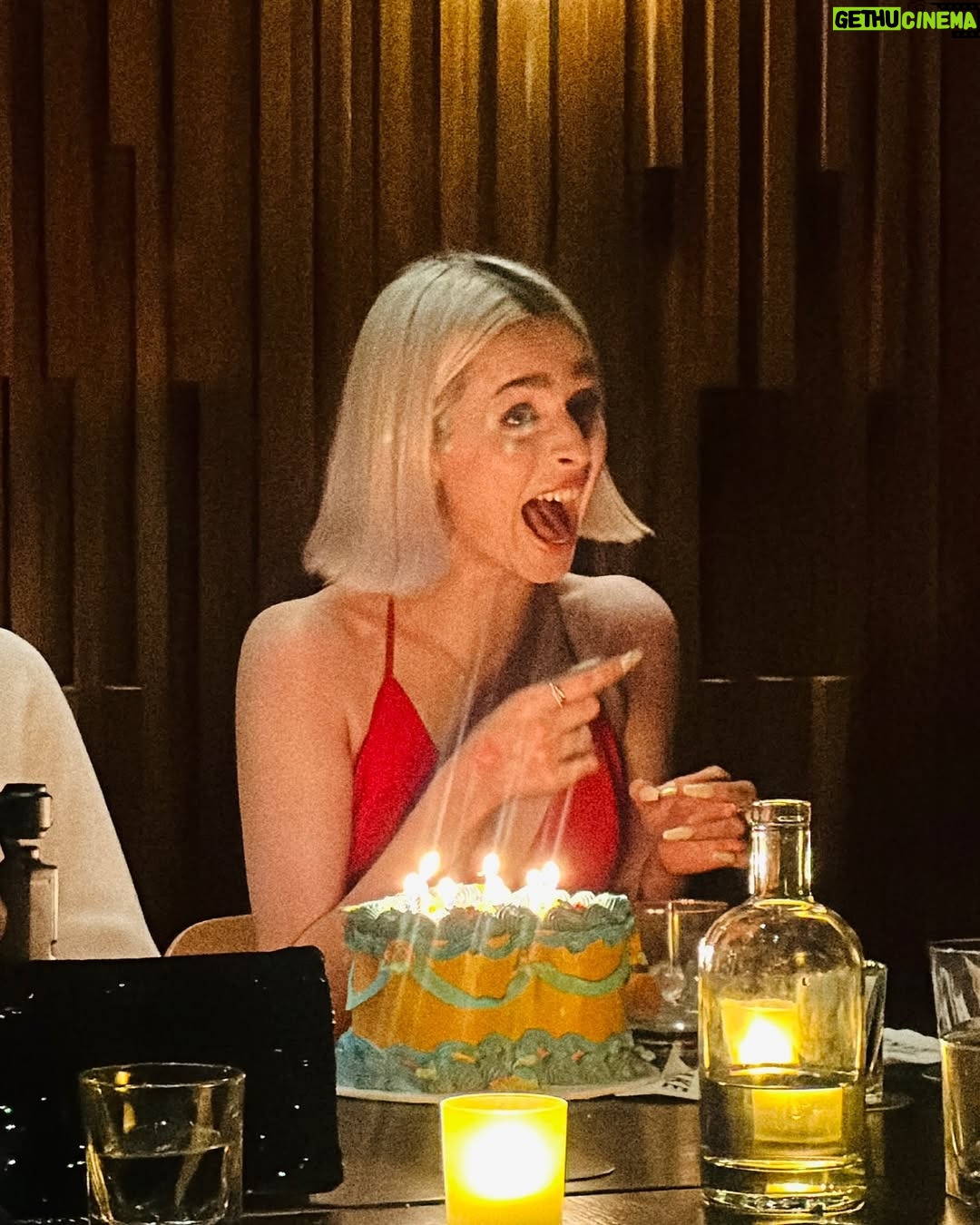Madgal - 116.8K Likes - This is what 30 looks like 🎂 🎉
سی سالم شد.