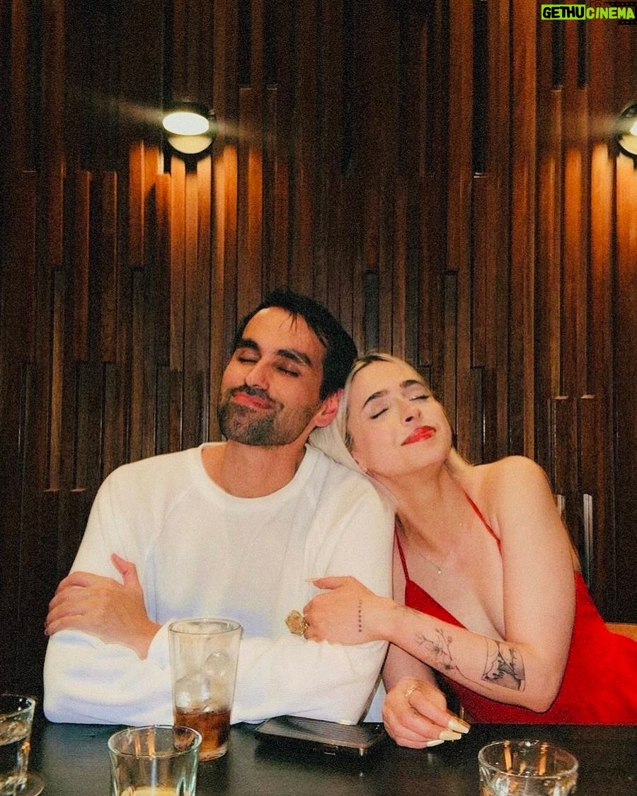 Madgal - 116.8K Likes - This is what 30 looks like 🎂 🎉
سی سالم شد.