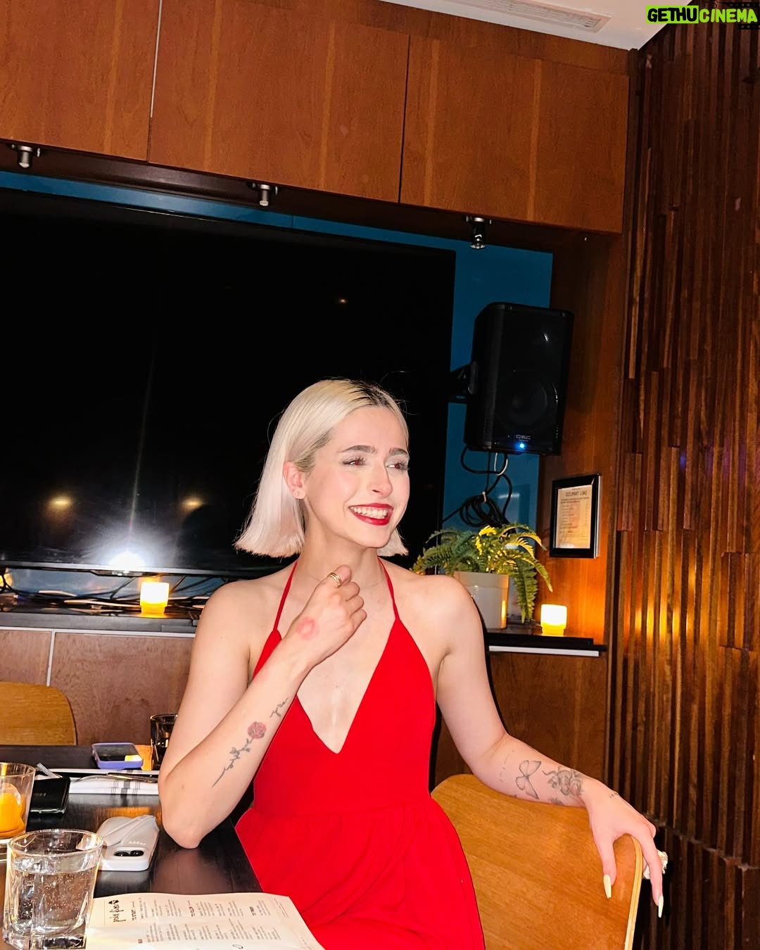 Madgal - 116.8K Likes - This is what 30 looks like 🎂 🎉
سی سالم شد.