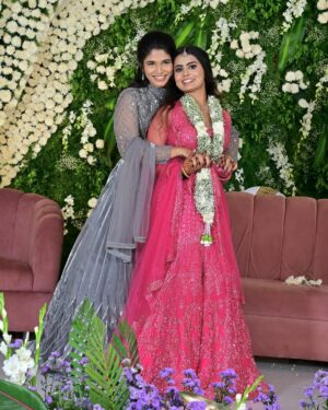 Madhu Gowda Instagram - ನನ್ನ ಅಕ್ಕನ ಹುಟ್ಟುಹಬ್ಬ😘
Happy Birthday pooji !❤️
Warmest wishes and love on your birthday and always ✨😍