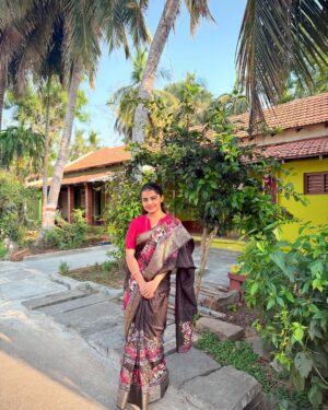 Madhu Gowda Instagram - Just a girl who loves saree & …? #madhugowda