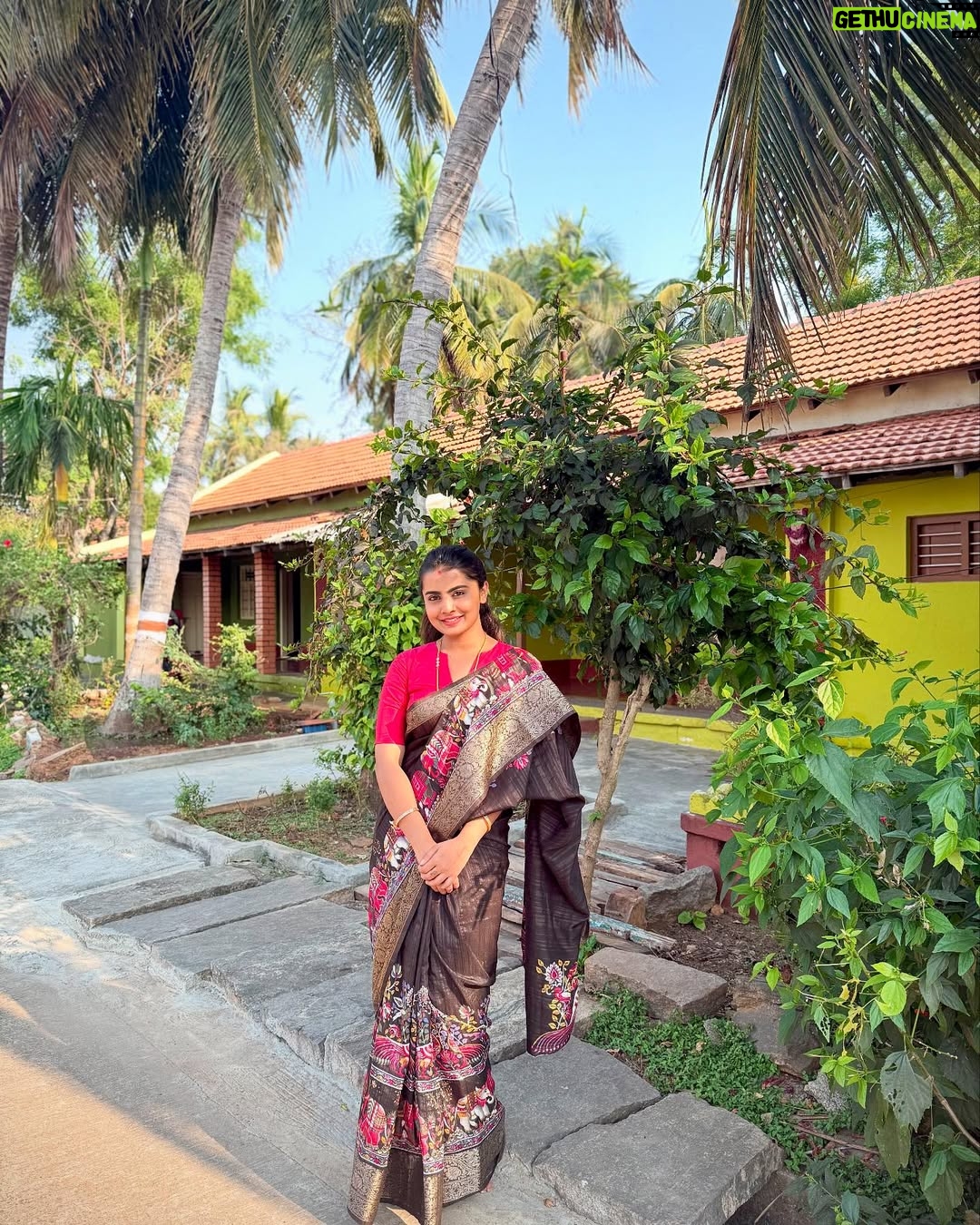 Madhu Gowda - 105.8K Likes - Just a girl who loves saree & …? #madhugowda