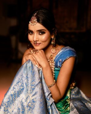 Madhushree Byrappa Instagram - They say beauty is in the eye of the beholder, but I believe beauty is in the brush of the artist. 🖌️ Here’s to making every day a masterpiece!

On frame The most beautiful YAJAMANA serial heroin @_madhu29_ 
Makeup educator @komala_gowda_artistry 
Capture @akshayachu_official 
Jewelry @rivaah_rental_jewellery 
Outfit @trendsetter_boutique__ 

Join our upcoming pro batch classes starting from April 

For bridal bookings contact 8971201543

#bridalmakeup #makeupartist #makeup #bride #wedding #weddingmakeup #mua #bridal #bridalmakeupartist #bridalhair #beauty #bridetobe #makeuptutorial #weddingphotography #indianbride #indianwedding #weddinginspiration #weddingdress #makeuplooks #bridesmaids #makeuplover #weddingday #photography #hudabeauty #weddingmakeupartist #brides #makeupideas #makeuplook #love #fashion