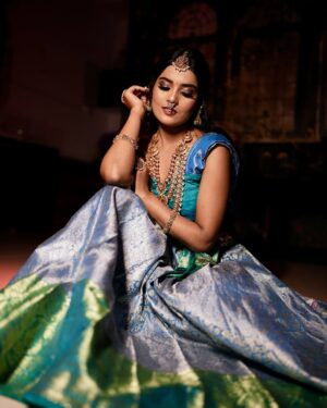 Madhushree Byrappa Instagram - They say beauty is in the eye of the beholder, but I believe beauty is in the brush of the artist. 🖌️ Here’s to making every day a masterpiece!

On frame The most beautiful YAJAMANA serial heroin @_madhu29_ 
Makeup educator @komala_gowda_artistry 
Capture @akshayachu_official 
Jewelry @rivaah_rental_jewellery 
Outfit @trendsetter_boutique__ 

Join our upcoming pro batch classes starting from April 

For bridal bookings contact 8971201543

#bridalmakeup #makeupartist #makeup #bride #wedding #weddingmakeup #mua #bridal #bridalmakeupartist #bridalhair #beauty #bridetobe #makeuptutorial #weddingphotography #indianbride #indianwedding #weddinginspiration #weddingdress #makeuplooks #bridesmaids #makeuplover #weddingday #photography #hudabeauty #weddingmakeupartist #brides #makeupideas #makeuplook #love #fashion