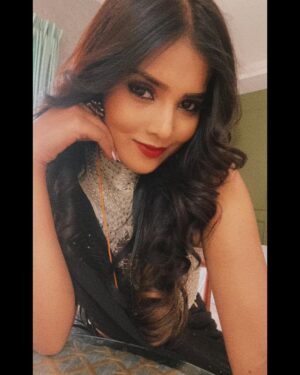 Madhushree Byrappa Instagram - All this social media shit don’t matter. Make sure you’re happy in real life 
HAPPY NIGHT ✨🤎

Saree : @sm_fashion_studio_