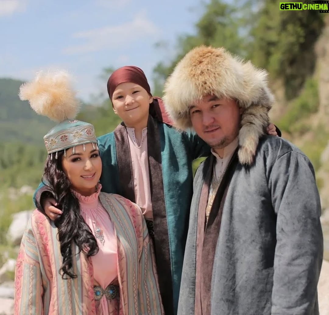 Madina Saduakasova - 53.3K Likes - Отбасымыздың атынан құттықтауды қабыл алыңыздар! 🙌
Қасиетті Рамазан айымен тұспа - тұс келген Ұлыстың Ұлы күні Наурыз мейрамы құтты болсын ! 🌷🌷🌷
Әр шаңыраққа , әр отбасына молынан береке, бақыт, қуаныш келсін !
Берекелі елімізде тыныштық , бейбітшілік болсын ! Аминь 🙏❤️😘🥰
Мен Атырауда ☺️😍👍 Ауа райы ғажап ! Алаңда Наурыздың Наурызы болып жатыр 💃🏻
Сіз жақ қалай ? Қалай қарсы алып жатырсыздар?